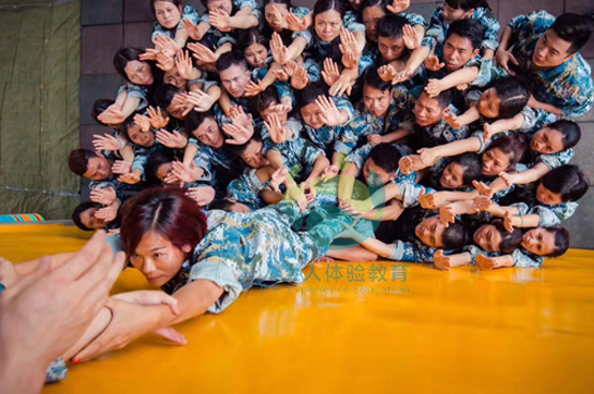 中山大學(xué)營銷30班“高績效團(tuán)隊(duì)”2017拓展訓(xùn)練