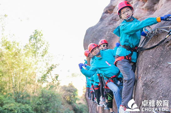 雅居樂教育集團暨卓雅教育集團《贏戰(zhàn)海陸空》蛻變拓展培訓